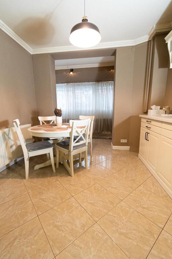 Central Apt. Near Afi Mall, 5 Mins To The Old Town By Car Apartment Brasov Exterior photo