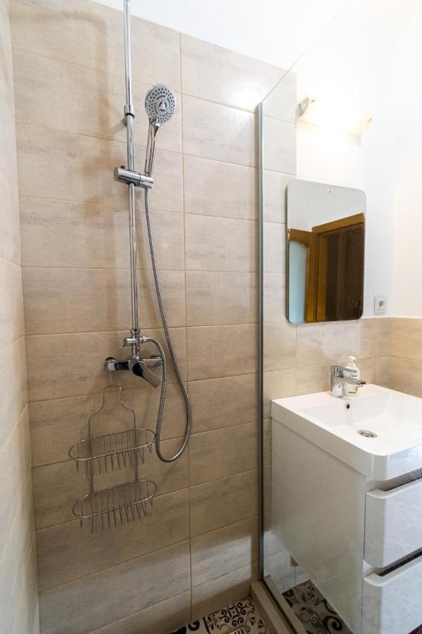 Central Apt. Near Afi Mall, 5 Mins To The Old Town By Car Apartment Brasov Exterior photo