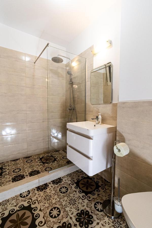 Central Apt. Near Afi Mall, 5 Mins To The Old Town By Car Apartment Brasov Exterior photo