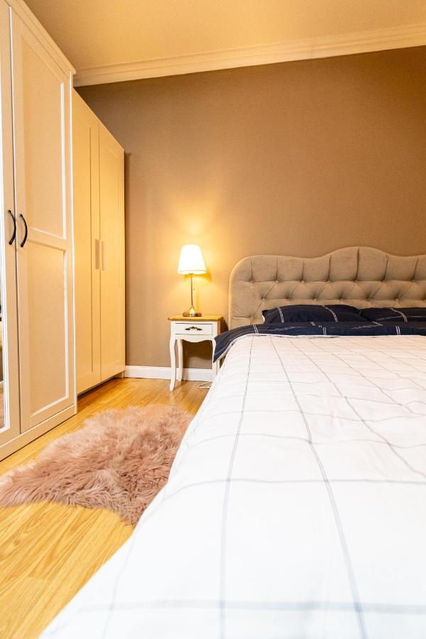 Central Apt. Near Afi Mall, 5 Mins To The Old Town By Car Apartment Brasov Exterior photo